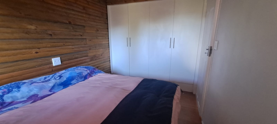 2 Bedroom Property for Sale in Meerenbosch Western Cape